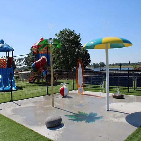 Houseboat In Lathumse Plas With Harbor Views *