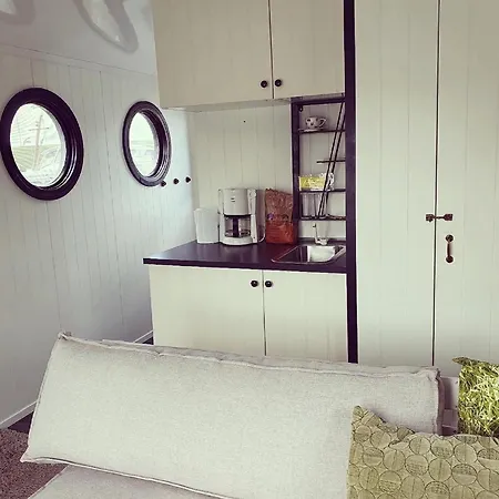 Houseboat In Lathumse Plas With Harbor Views Botel *