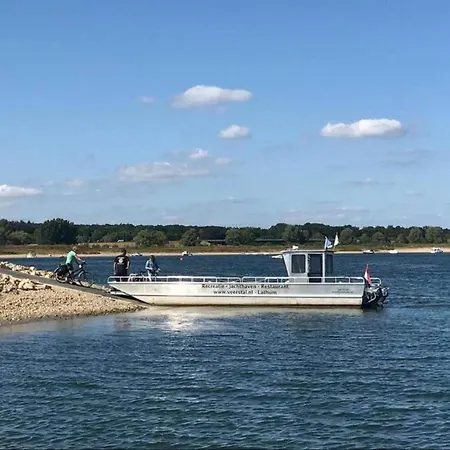 보트호텔 Unique Houseboat On A Lathum