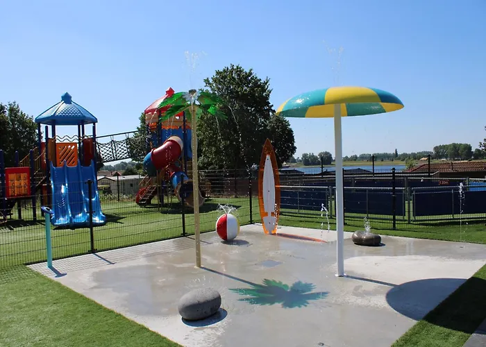 Houseboat In Lathumse Plas With Harbor Views *