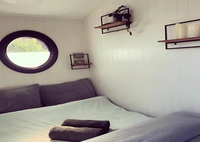 Houseboat In Lathumse Plas With Harbor Views Botel