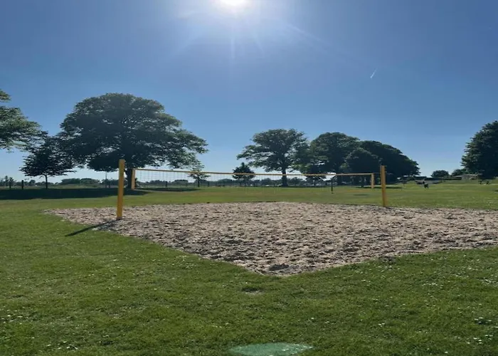 Houseboat In Lathumse Plas With Harbor Views Botel *