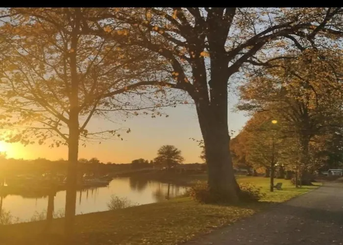 Houseboat In Lathumse Plas With Harbor Views *