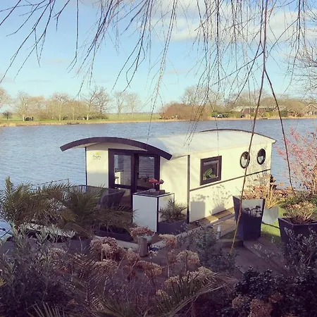 Houseboat In Lathumse Plas With Harbor Views Bateau-hôtel *